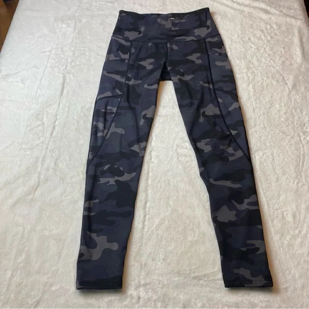 Better Sports Performance Blue Tone Camo Leggings Size Large